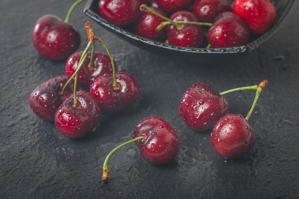  Sweet cherry fruit with water drops  - Foto, Imagen