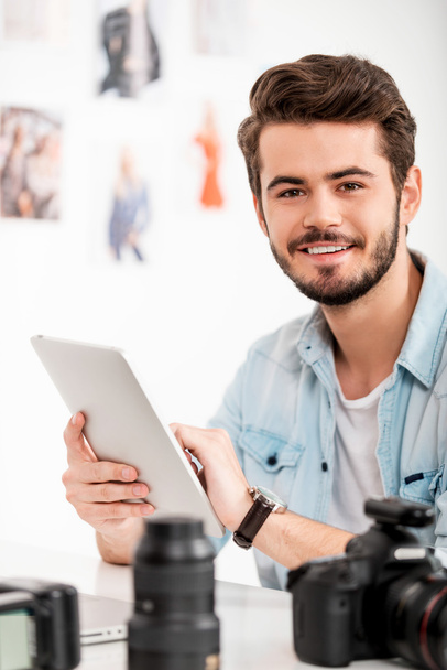 young man working on digital tablet - Photo, Image