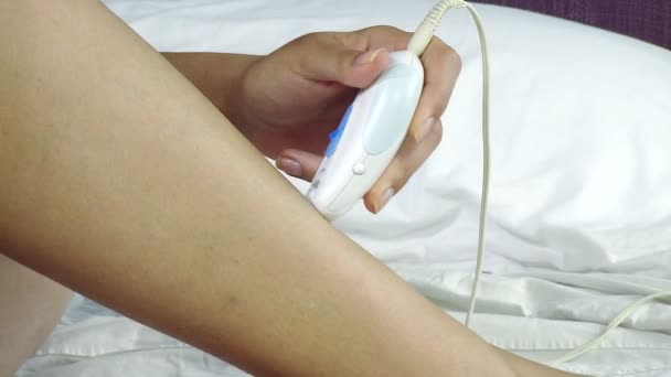 Woman using epilator - Felvétel, videó