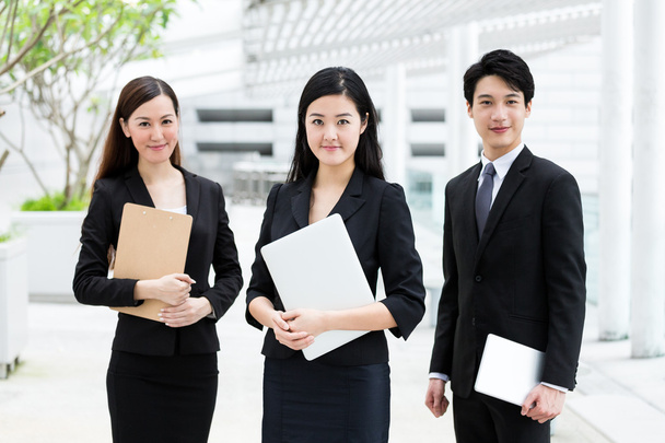 Confiante asiático pessoas de negócios ao ar livre
 - Foto, Imagem