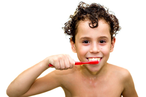 Niño con cepillo de dientes (aislado
) - Foto, imagen