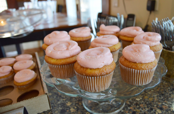 Cupcakes con glaseado rosa
 - Foto, imagen