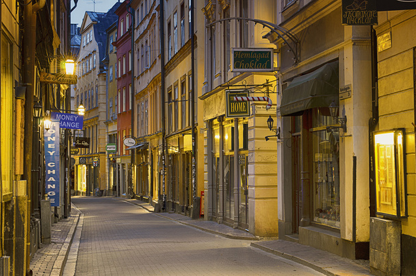 Gamla stan calle por la noche
 - Foto, imagen