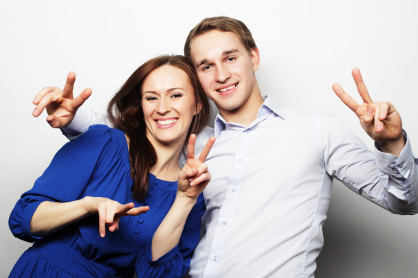  lindo casal com polegares-up gesto
  - Foto, Imagem