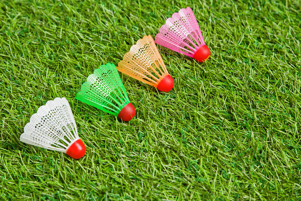 Badminton shutlecocks lying on grass close up - Φωτογραφία, εικόνα