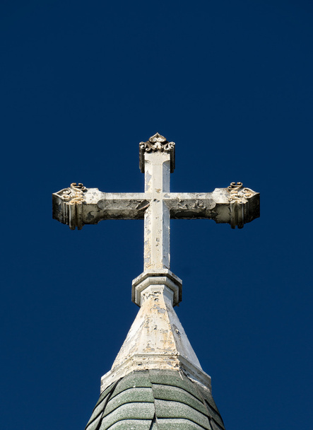 Sierlijke verslechterde wit kerk Cross - Foto, afbeelding