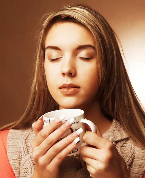 Beautiful woman drinking coffee  - Valokuva, kuva