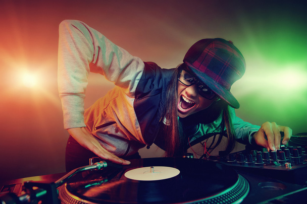 Hiphop dj woman playing at nightclub - Foto, Bild