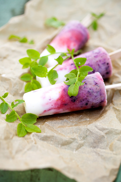Popsicle with fresh berries - Photo, image