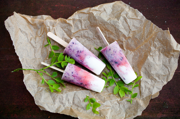 Popsicle with fresh berries - Photo, image