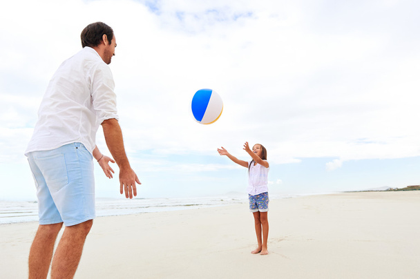 Father and daughter playing on beach - Foto, Imagen