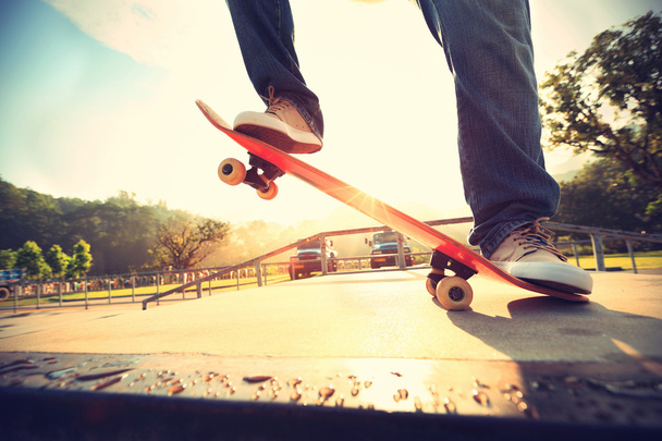 Skateboarder legs skateboarding - Foto, immagini