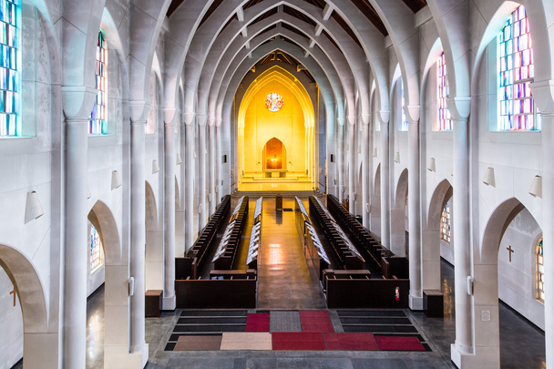 Arcos y Altar en el Monasterio
 - Foto, Imagen
