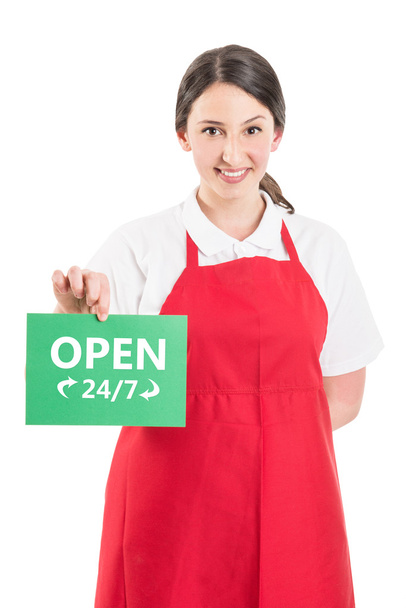 Θηλυκό υπεραγορά εργαζόμενος κρατώντας πινακίδα "ανοιχτά" - Φωτογραφία, εικόνα