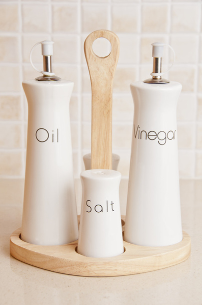 Conjunto de óleo, vinagre, sal e pimenta
 - Foto, Imagem