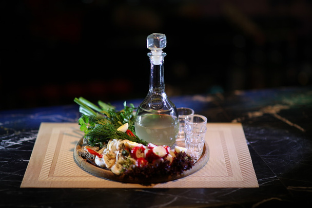 Meerrettich-Wodka und Snack-Gemüse - Foto, Bild