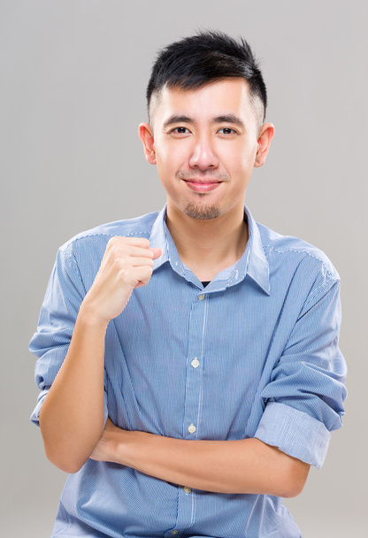 Giovane uomo asiatico in camicia blu
 - Foto, immagini