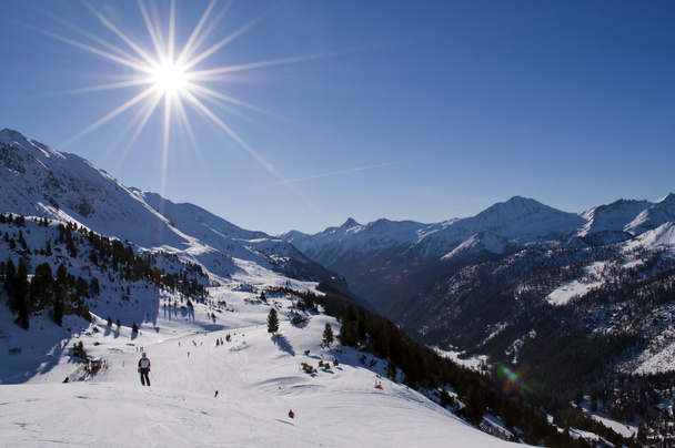 Skieen in Oostenrijkse Alpen - Foto, afbeelding