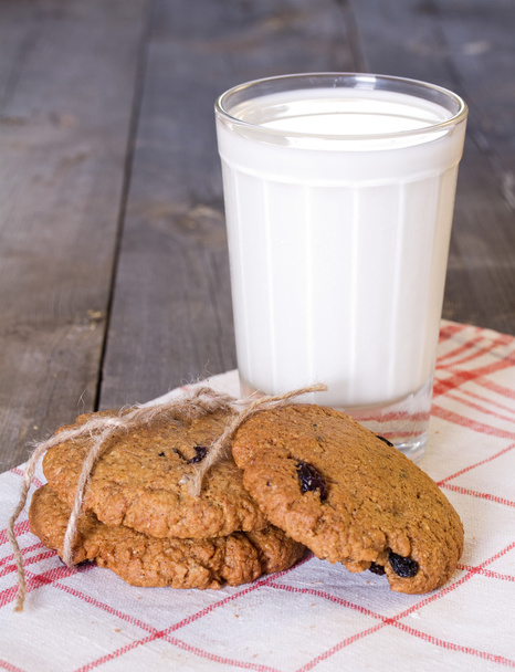 Oatmeal cookies with raisins and a glass of milk - 写真・画像
