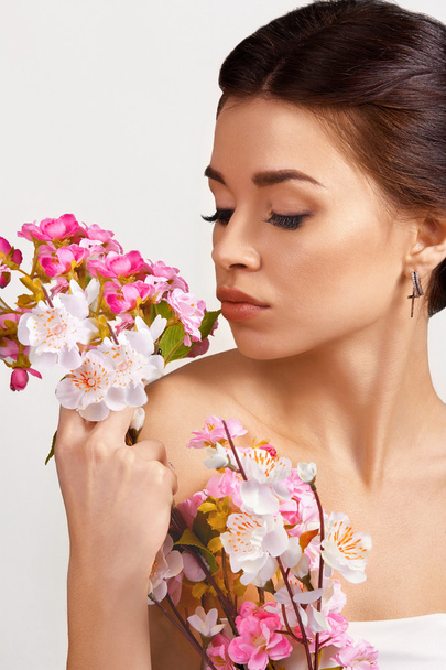  Beautiful  Woman with flowers  - 写真・画像