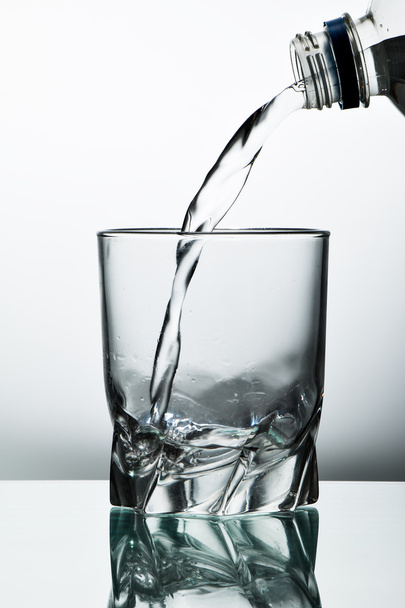 Glas van vers water - Foto, afbeelding