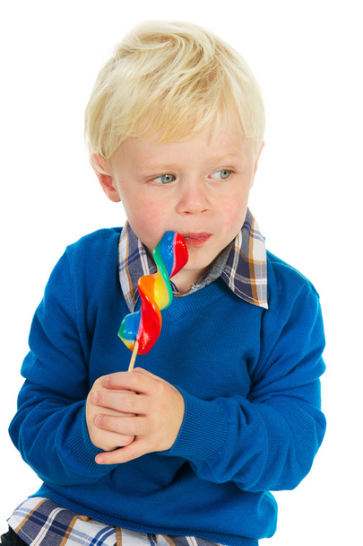 Portrait of a blond little boy eating a lolly - Fotografie, Obrázek