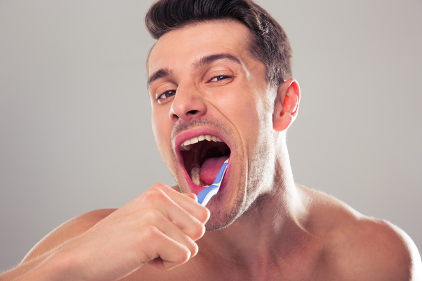 Young man brushing teeth  - Foto, imagen