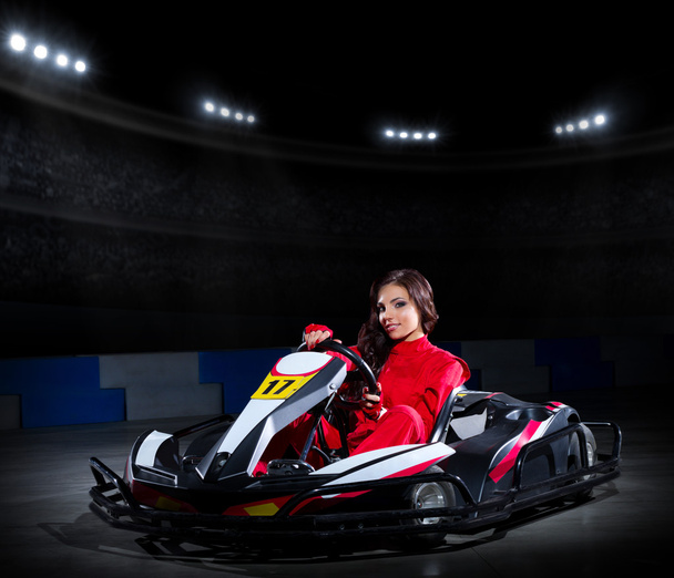 Young girl karting racer - Foto, afbeelding