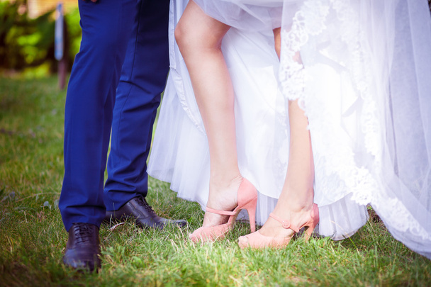 bride and groom, feet, grass - Photo, Image