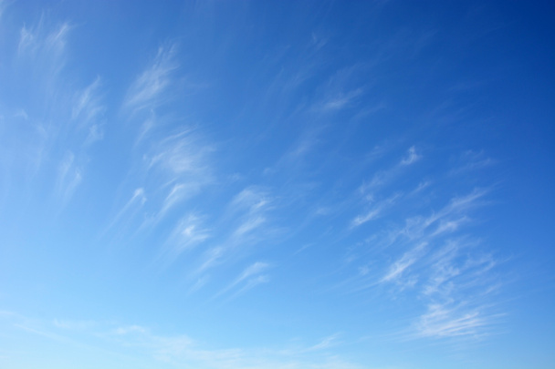 ストラタスの雲で昼間の空 - 写真・画像