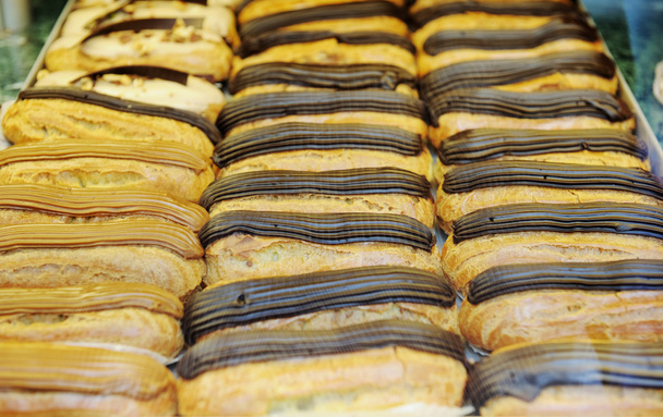 Sabrosos pasteles en la panadería francesa
 - Foto, imagen