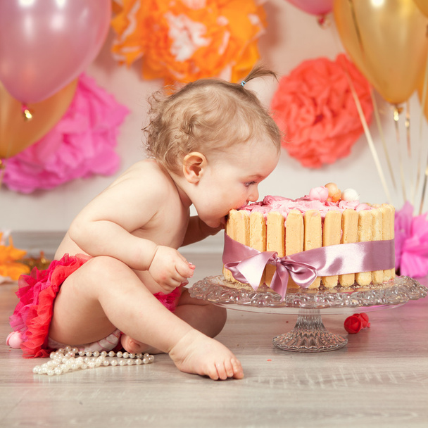  cute baby girl celebrates birthday one year. - Fotoğraf, Görsel