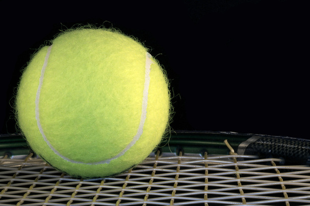 bal en tennis racket - Foto, afbeelding