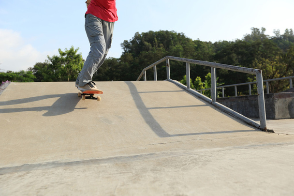 Skateboarder legs on  skateboard - Foto, Imagem