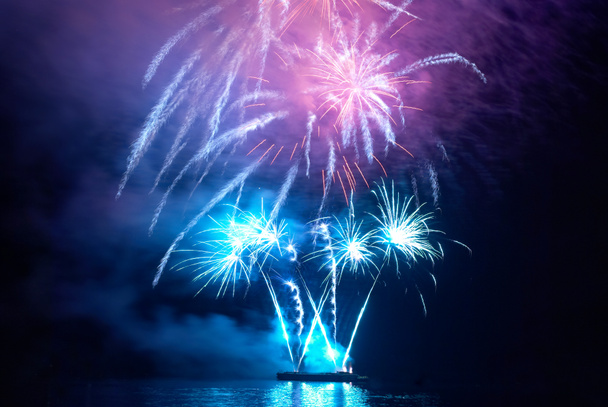 Színes ünnepi tűzijáték - Fotó, kép