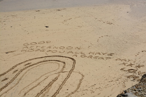 Bon après-midi Message dans le sable
 - Photo, image