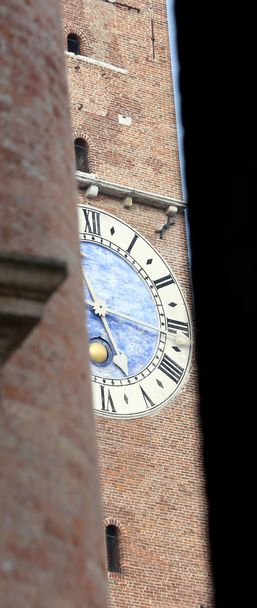 yksityiskohdat kellotorni pääaukiolla Vicenza Italiassa
 - Valokuva, kuva