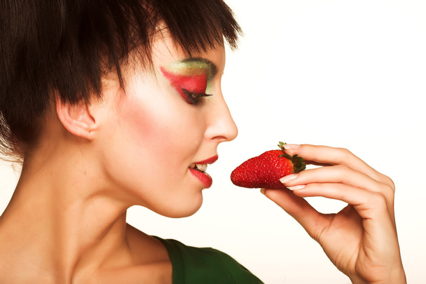 Beautyfull girl with strawberry  - Zdjęcie, obraz
