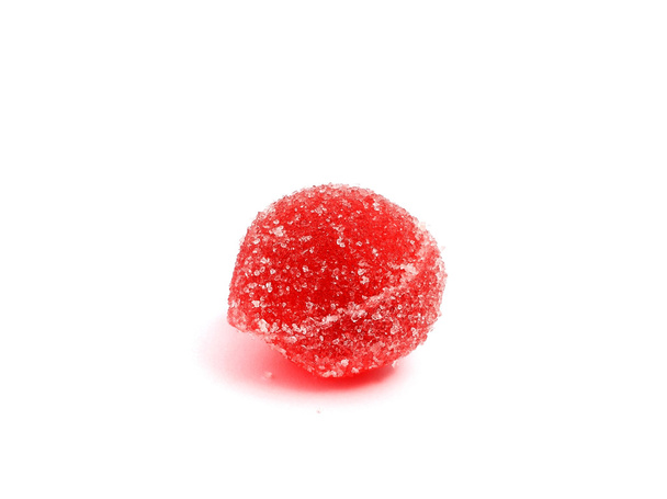 delicioso caramelo de frutas sobre un fondo blanco
 - Foto, imagen