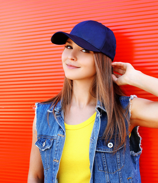 Portrait of pretty stylish young girl wearing a cap and jeans cl - Fotó, kép