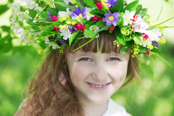 Girl in a flower wreath - Fotoğraf, Görsel