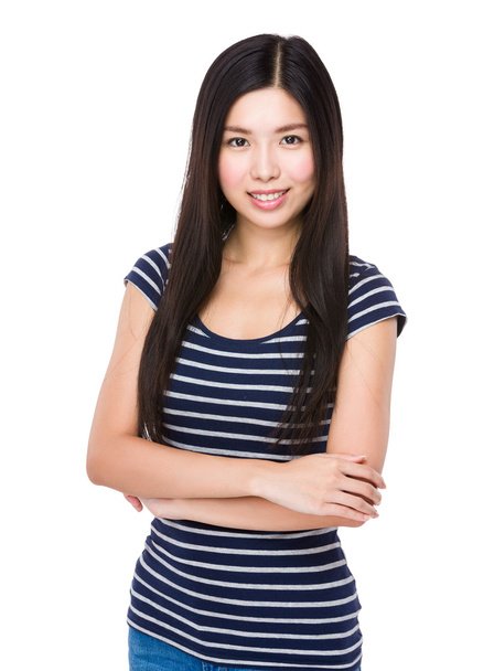 Азиатская девушка в полосатой футболке
 - Фото, изображение