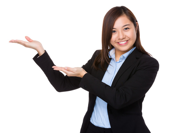 азіатська молода бізнес-леді в діловому костюмі
 - Фото, зображення