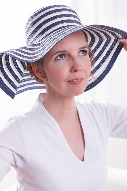 vonzó nő kalapban - Fotó, kép