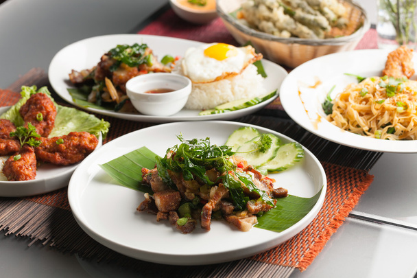 Αυθεντικά ταϊλανδέζικα πιάτα - Φωτογραφία, εικόνα