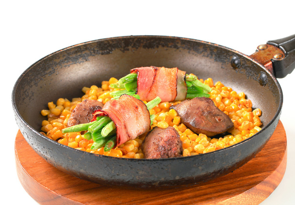 Pan fried chicken liver with sweetcorn and green beans in bacon - Photo, Image