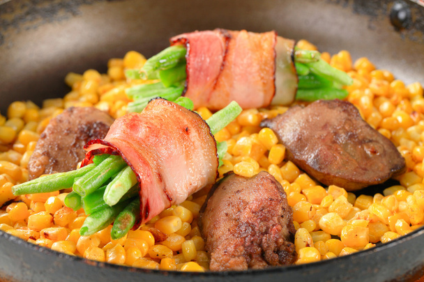 Pan fried chicken liver with sweetcorn and green beans in bacon - Photo, Image