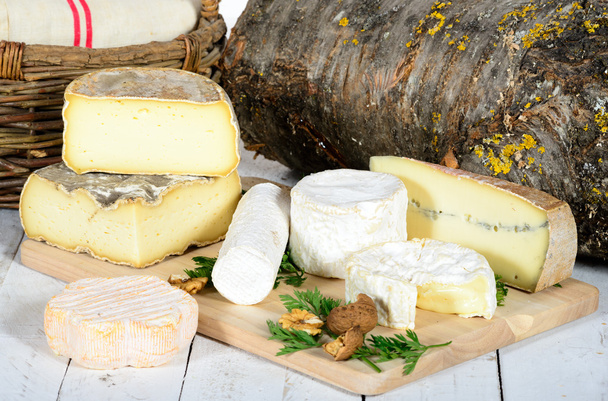 さまざまなフランス チーズ - 写真・画像