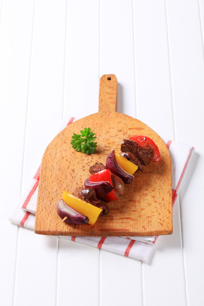 Brocheta de hígado y verduras de pollo
 - Foto, Imagen