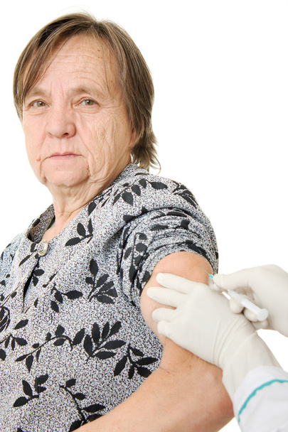 The doctor makes vaccination an old woman. - Fotoğraf, Görsel